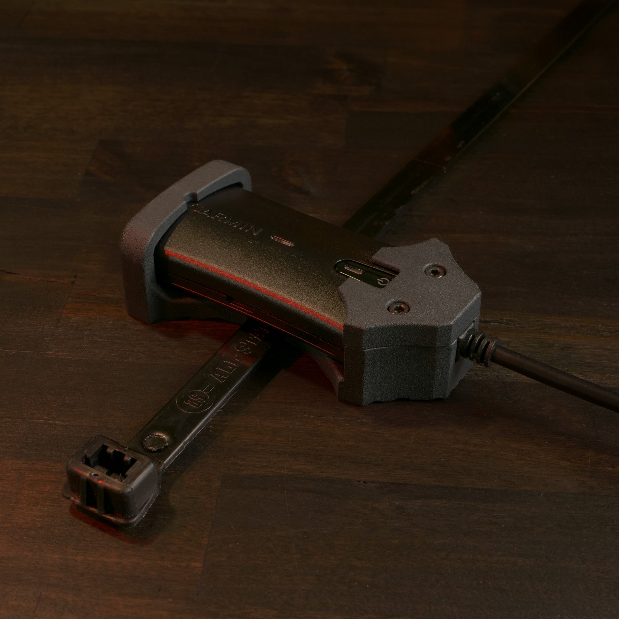 LNG Cage Mount w/ Garmin GLO Bluetooth GPS antenna – LEADNAV