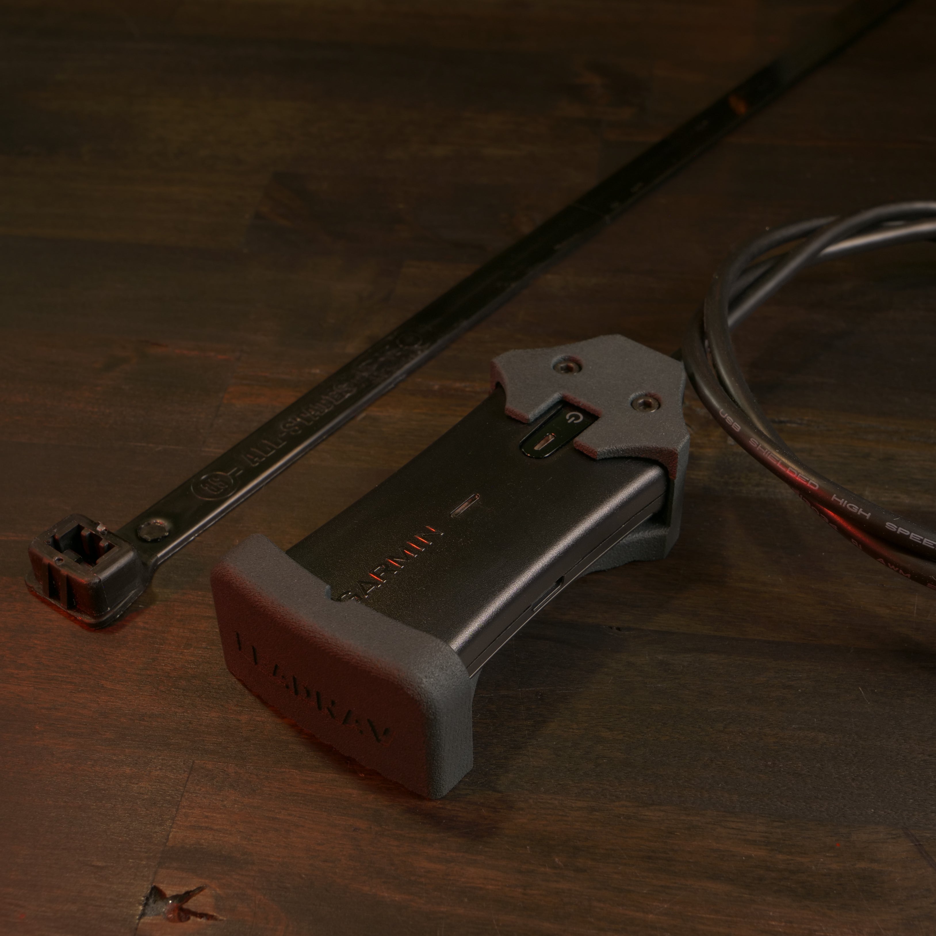 LNG Cage Mount w/ Garmin GLO Bluetooth GPS antenna – LEADNAV